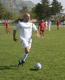 R833.jpg